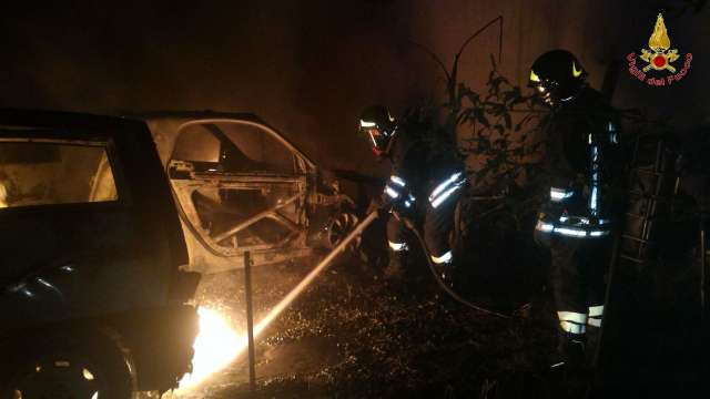 Auto in fiamme a San Cristoforo