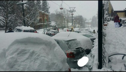 Gambarie isolata per la neve