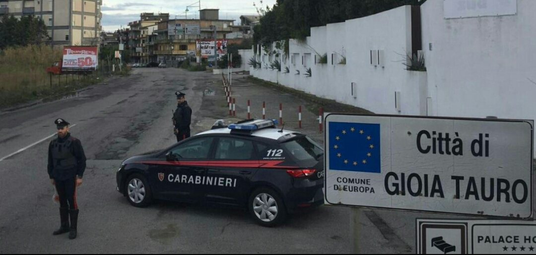 Feroleto della C. (RC) – Sequestra e minaccia un minore: arrestato 40enne