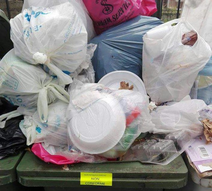 Castrovillari (CS) – Rifiuti: gli errori nella differenziata vengono segnalati