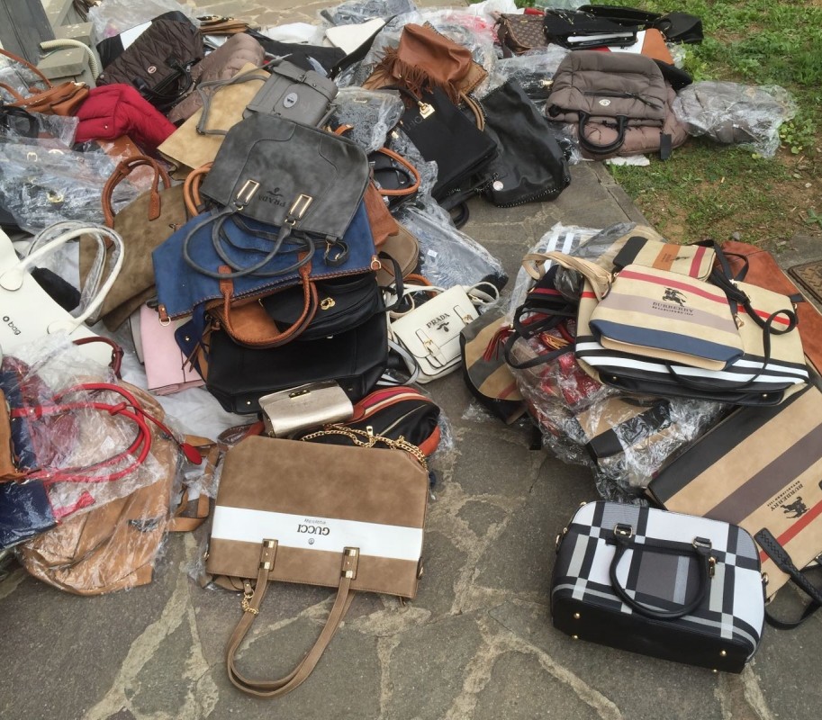 Sequestro capi contraffatti Cosenza