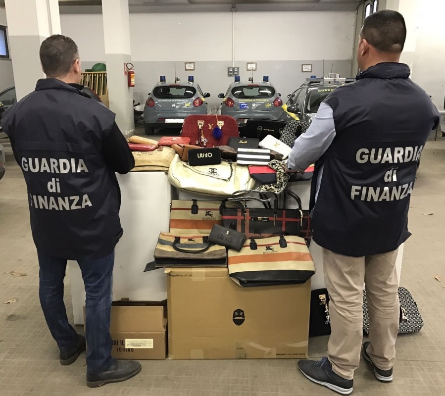 Sequestro capi contraffatti Cosenza