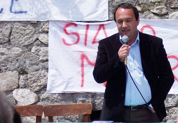 Migranti, sindaco Riace a Pm: "Nostro modello esempio nel mondo"