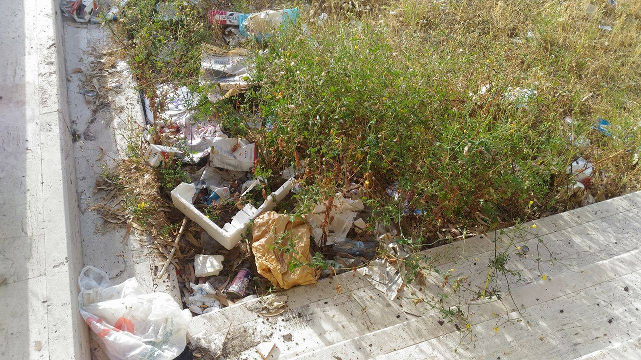 Reggio – Abbandono del lido comunale a pochi giorni dall’inizio della stagione estiva (FOTO)