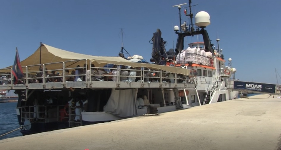 Reggio Calabria, nave con 764 migranti e 8 cadaveri