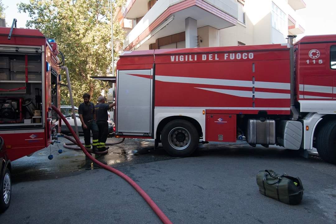 Reggio Calabria - Incendio in via Ammendola