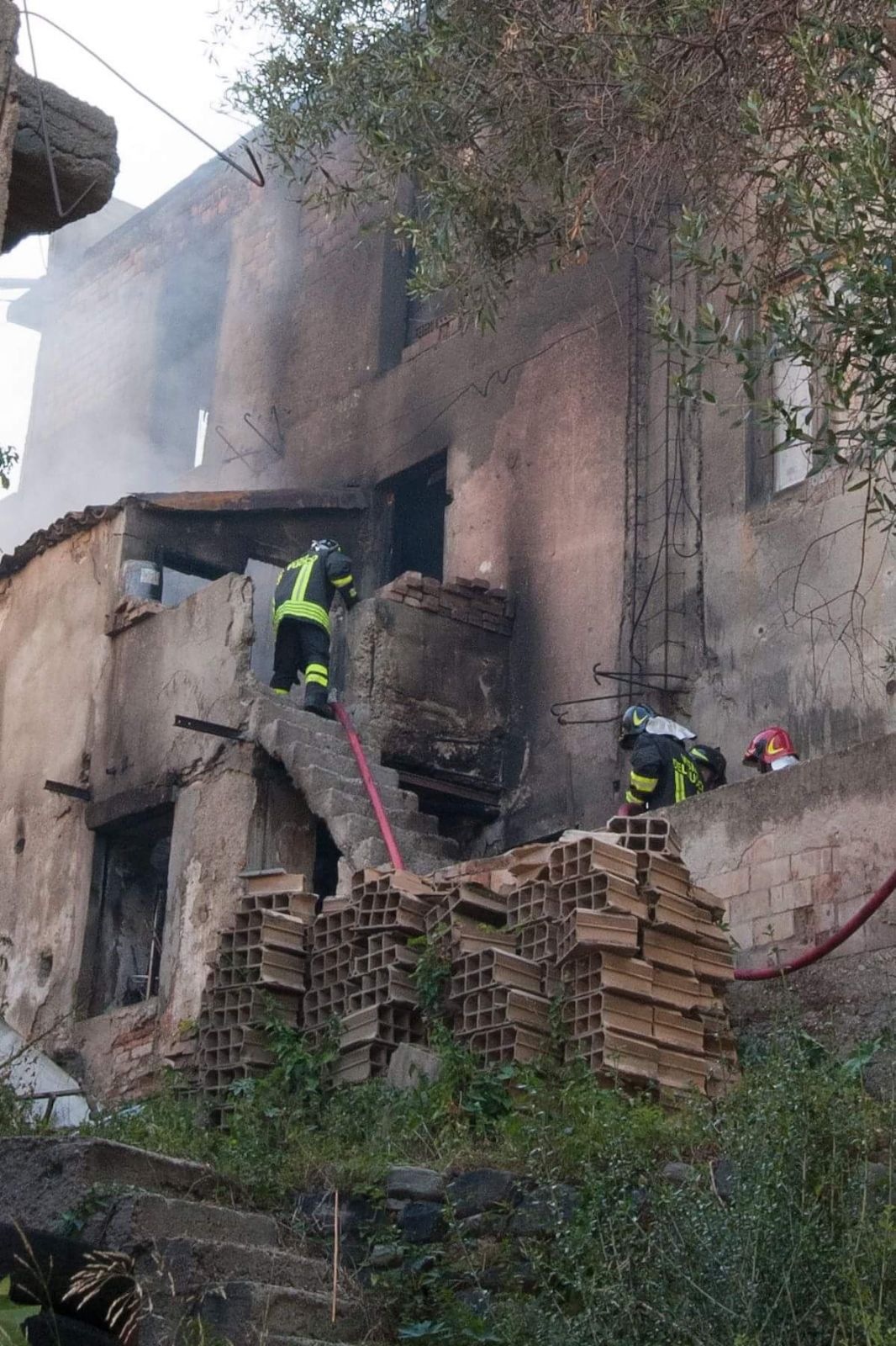 Reggio Calabria - Incendio in via Ammendola