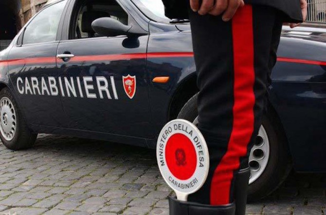 Costringe fratello disabile a dormire in un pollaio, arrestato 56enne a Nicotera