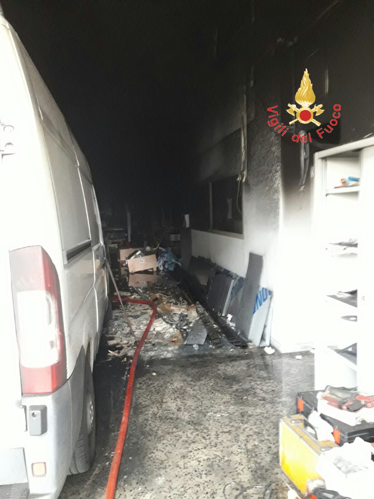 Lamezia Terme (CZ) - Incendio magazzino della ditta Illumilab