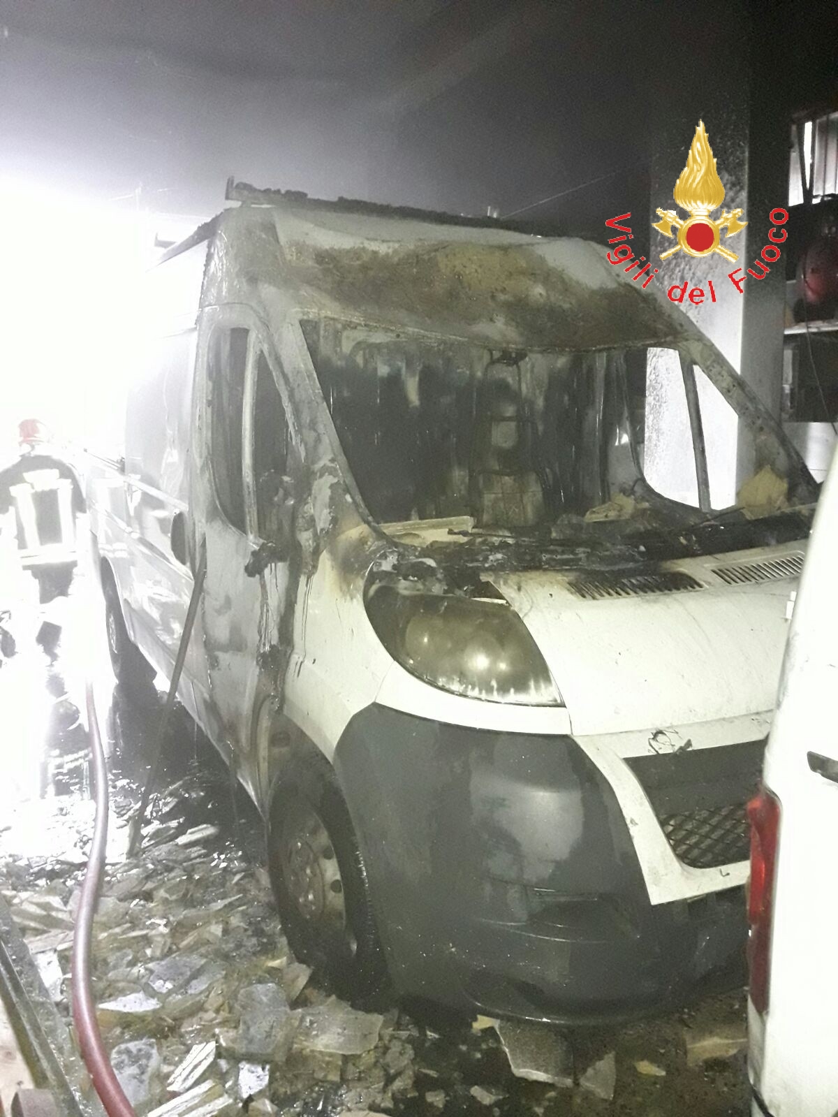 Lamezia Terme (CZ) - Incendio magazzino della ditta Illumilab