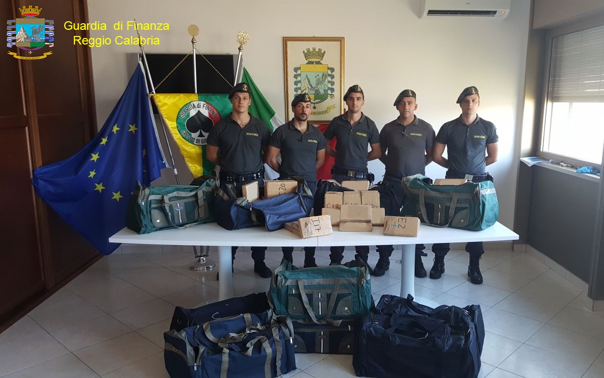 Gioia Tauro (RC) - Sequestrati 216 kg di cocaina