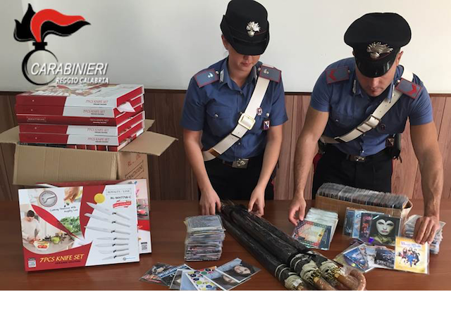 Villa San Giovanni – Vendevano agli imbarcaderi cd e dvd falsi: due arresti (FOTO)