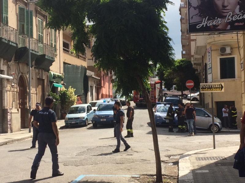 Reggio Calabria – Tanica di benzina in pieno centro vicino rivendita tabacchi