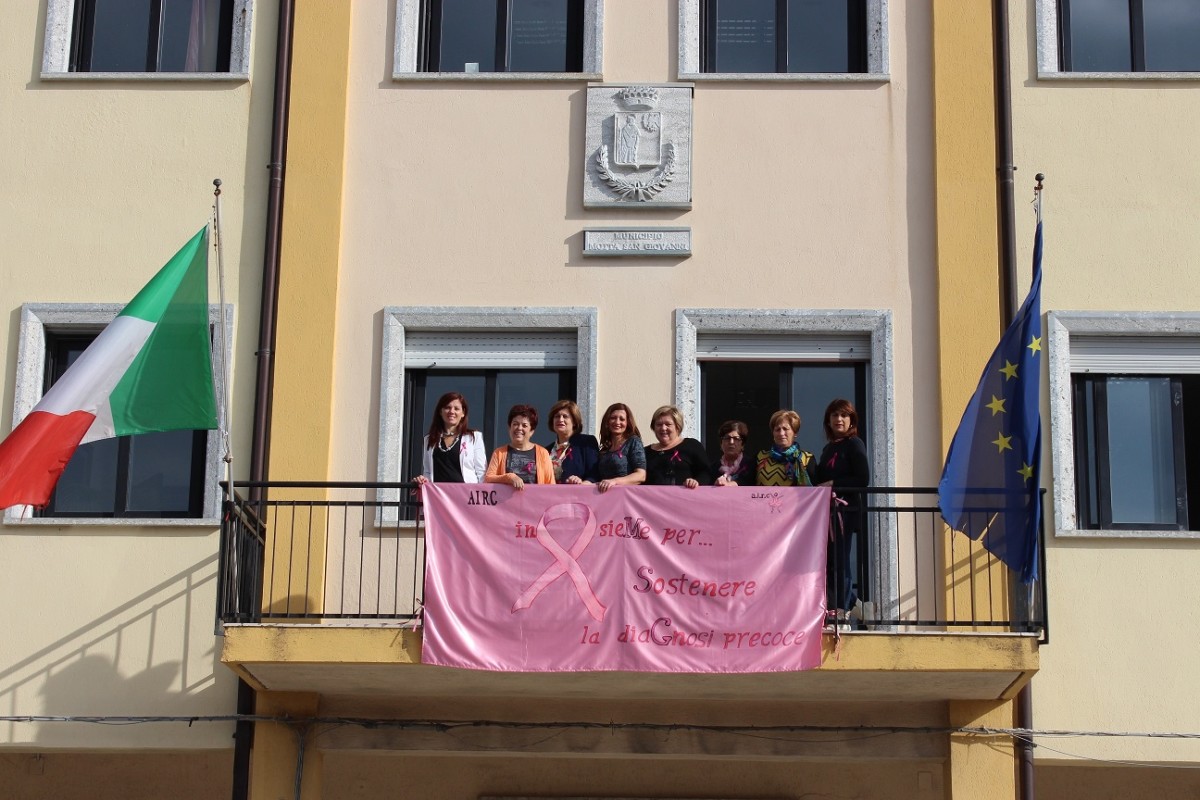 A Motta San Giovanni convegno per campagna Nastro Rosa