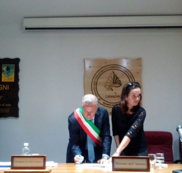 Rossano – Migranti, intesa per integrazione: Mascaro firma protocollo con Minniti