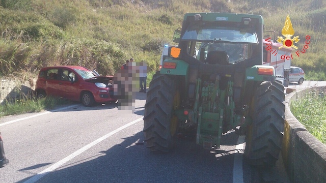 Incidente stradale a Squillace Lido – Un ferito