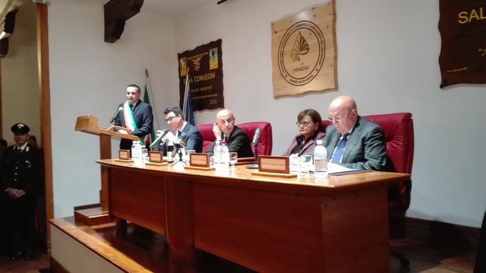 Migranti, Minniti: superare grandi centri accoglienza