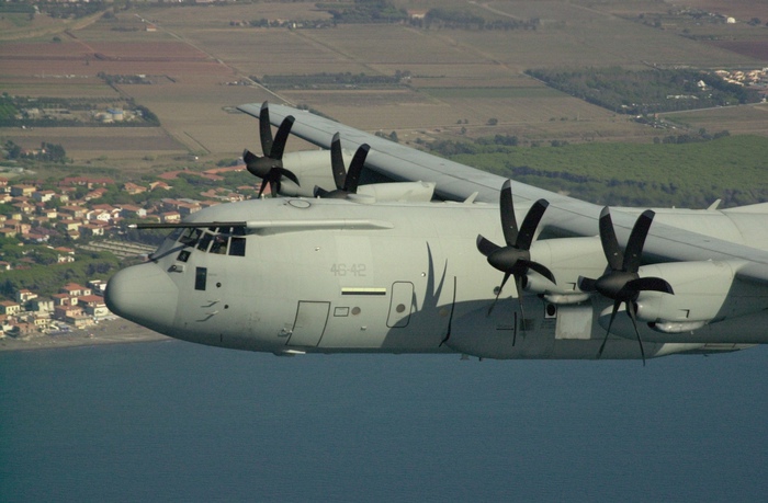 Paziente in pericolo vita, a Milano con volo Aeronautica