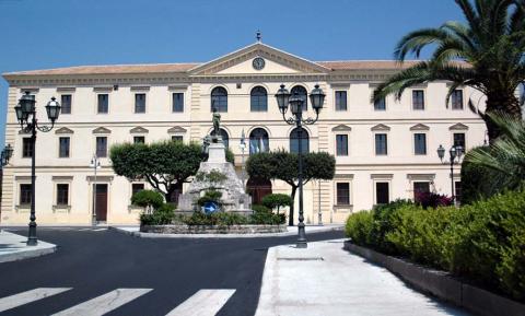 Locri – Il sindaco ai rappresentanti del Governo: “Locride abbandonata, aiutateci”