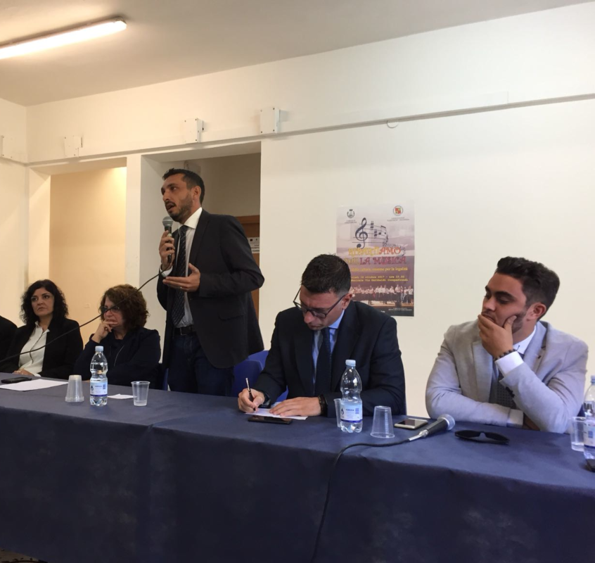 Aggressione a professore il liceo Rechichi dice no a ogni forma di violenza