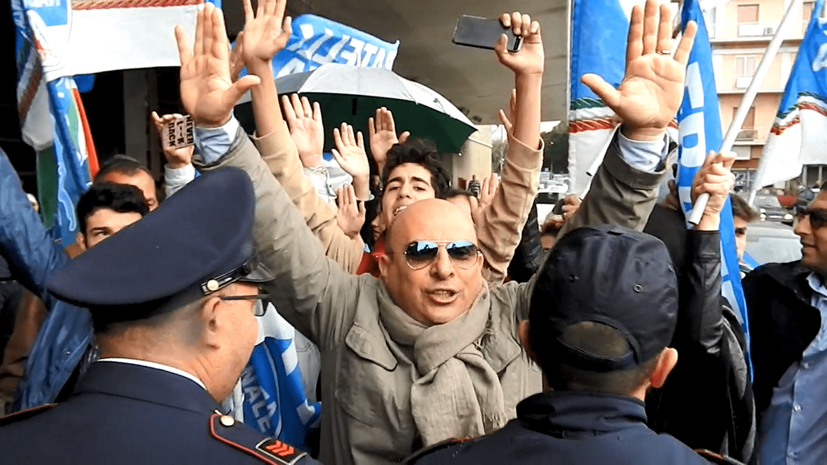 Ripepi mani alto2-min