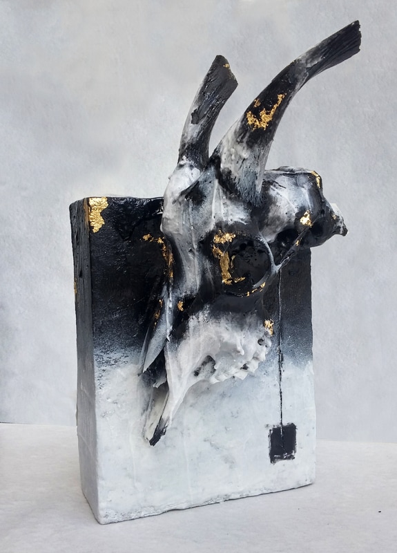 Fla/esh-rinascita-2017-40x20x22-pietra-pomice-teschio-di-capra-cera-bitume-foglia-oro_orig