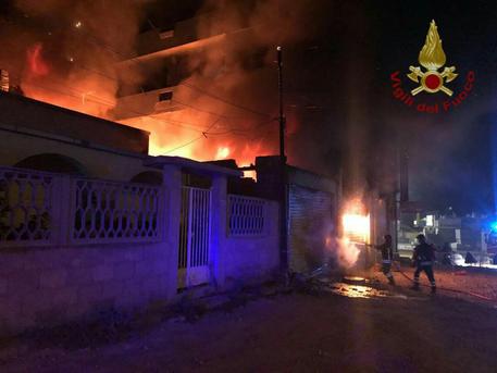 Incendiato negozio presidente Camera commercio: reazioni