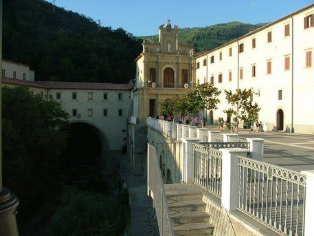 Offerte a San Francesco di Paola investite in Borsa, 6 condanne