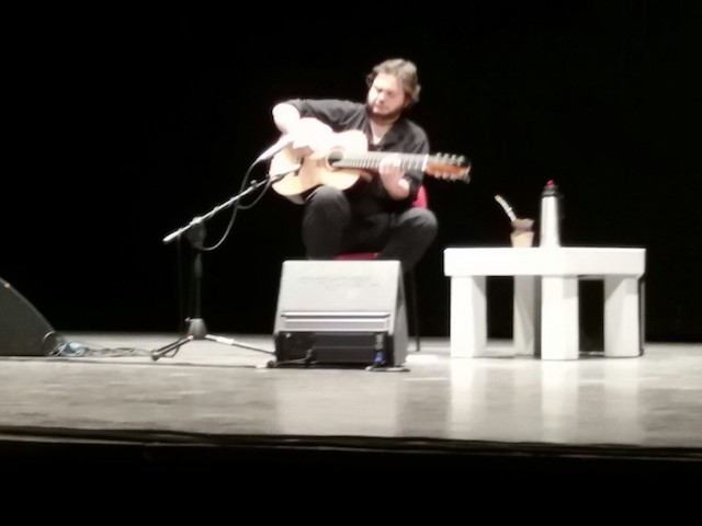 L’estro ed il genio di Yamandu Costa chiude al Cilea “Reggio chiama Rio”