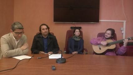 Yamandu costa durante la conf. stampa