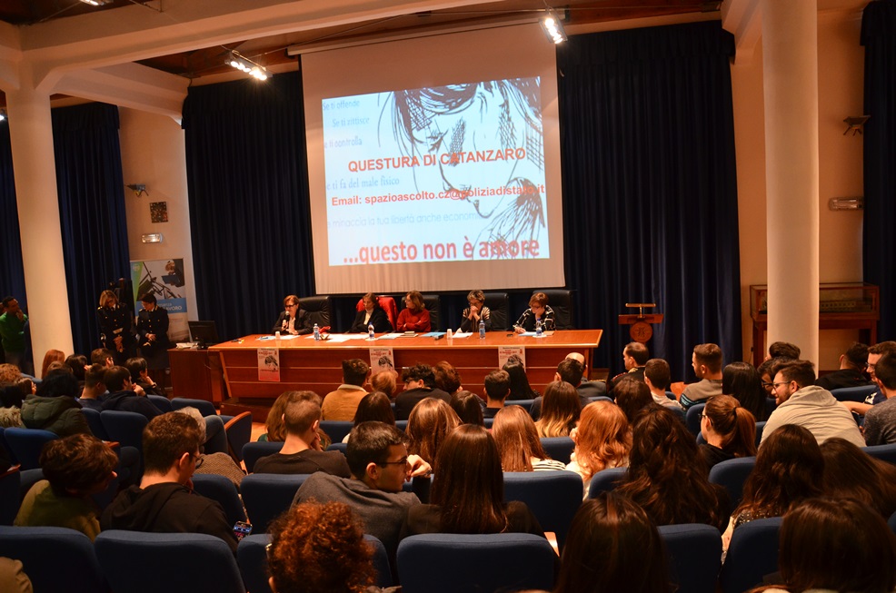 …Questo non è amore, convegno della Questura di Catanzaro