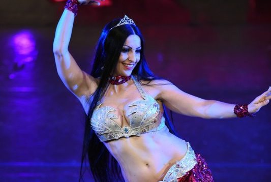 Soverato, la soubrette televisiva Lelah Kaur darà lezioni di danza in città