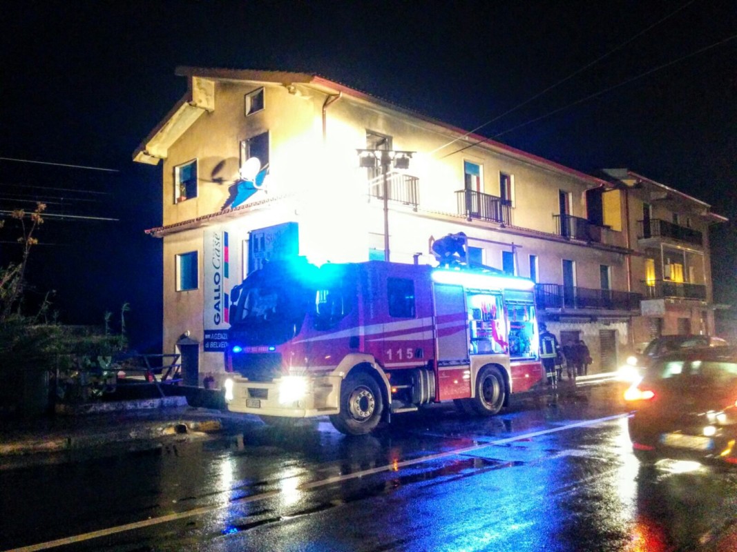 Incendio in abitazione, intervengono i Vigili del Fuoco a Belvedere Marittimo