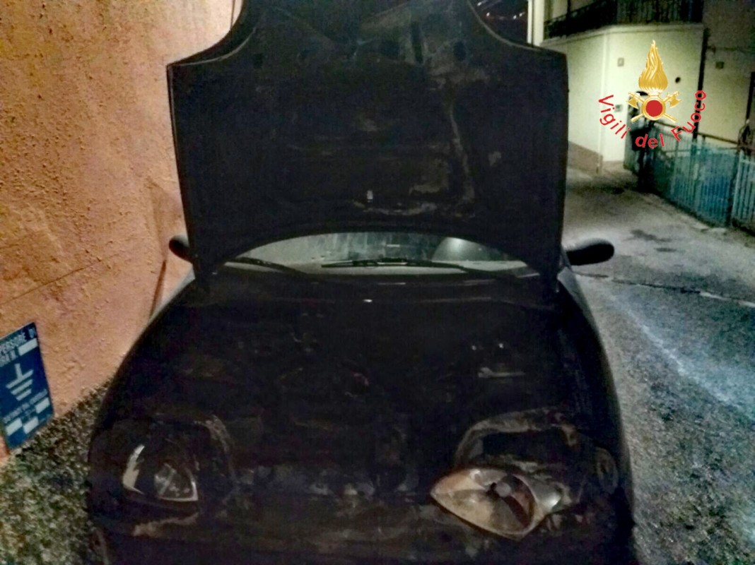 Catanzaro – Incendiata autovettura. Indagini in corso