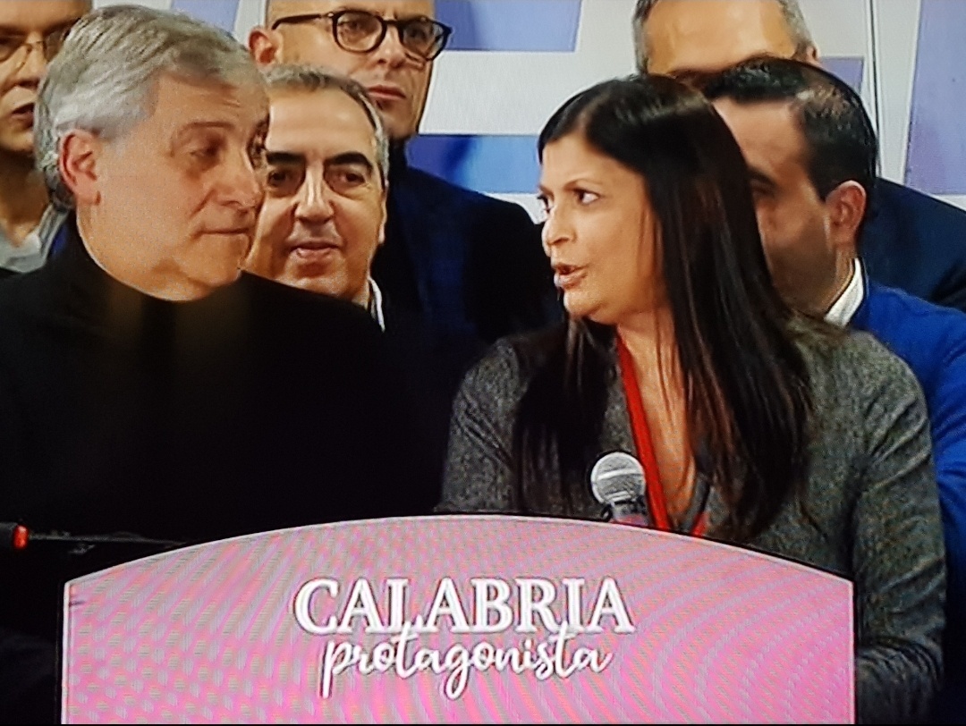 Jole Santelli si prende la Calabria: ‘Tre dediche per questa vittoria’, poi interviene Berlusconi