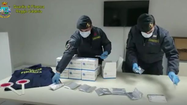 Gioia Tauro (RC) – Sequestrati 900 kit falsi per diagnosticare il Coronavirus