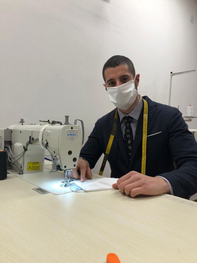 Coronavirus, Palazzo dei Sarti (Cosenza) realizza e dona le mascherine protettive ai più bisognosi