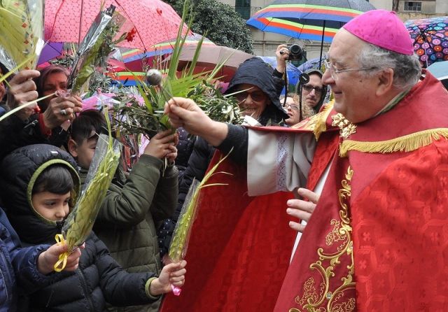 Coronavirus, Morosini celebrerà la Domenica delle Palme in diretta dal Duomo