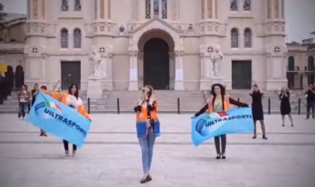 Reggio Calabria – Flash mob dei dipendenti dell’Aeroporto dello Stretto (VIDEO)