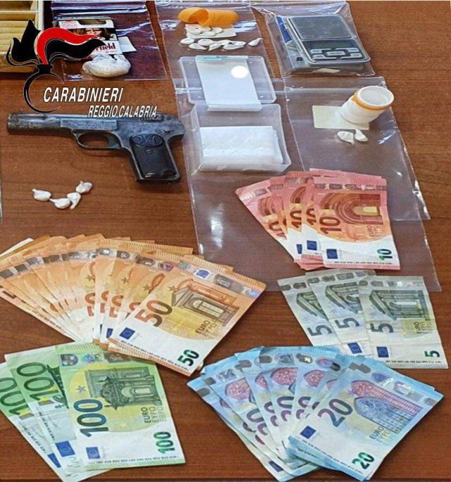Reggio: arrestati padre e figlio per maltrattamenti in famiglia e minacce