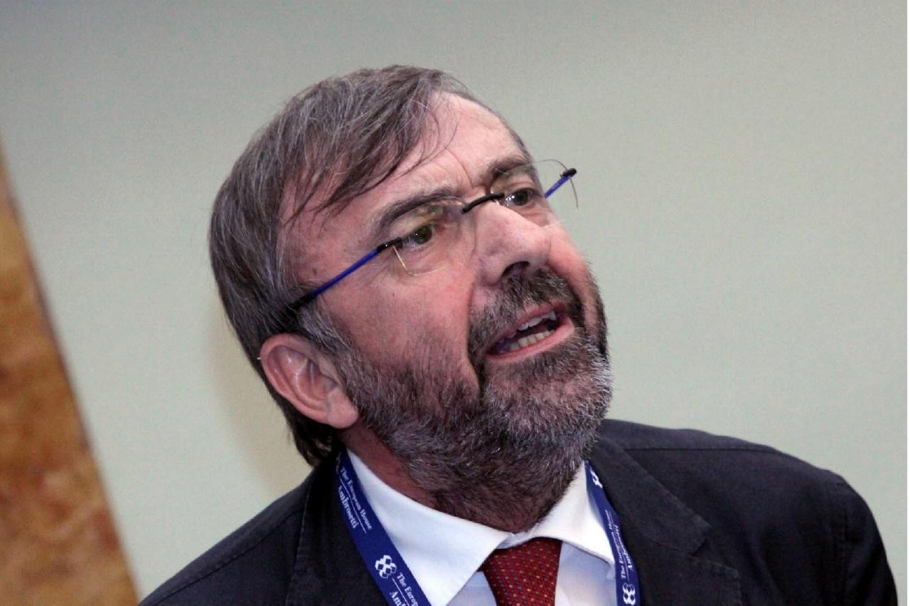 Zuccatelli parte in retromarcia: “Mie affermazioni su mascherine erano errate e datate. Usatele!”