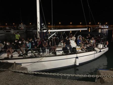 Migranti: due sbarchi nelle ultime ore in Calabria