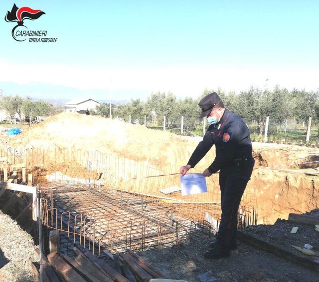 Bisignano: fabbricato in costruzione con annessa piscina. Scattano i sigilli per abusivismo edilizio
