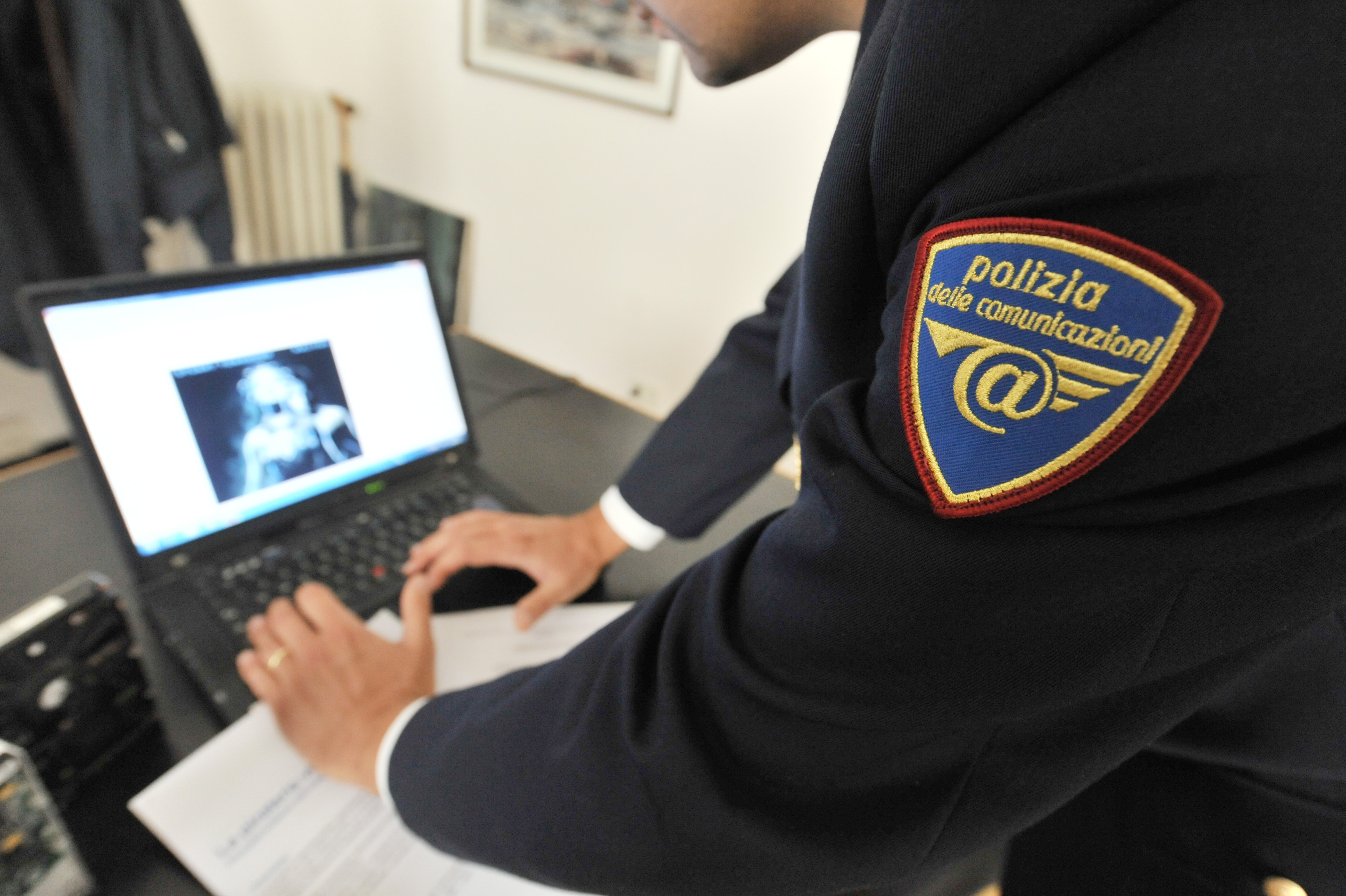 Deteneva ingente quantità di materiale pedopornografico – Arrestato 46enne nel reggino