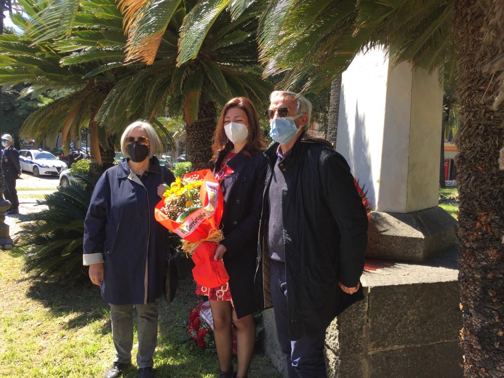 Corrireggio, omaggio alla stele del Partigiano