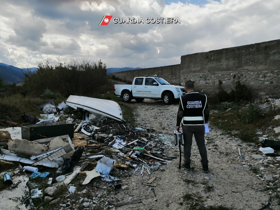 Sequestrate tre discariche abusive di rifiuti abbandonati a Corigliano Rossano e Cariati