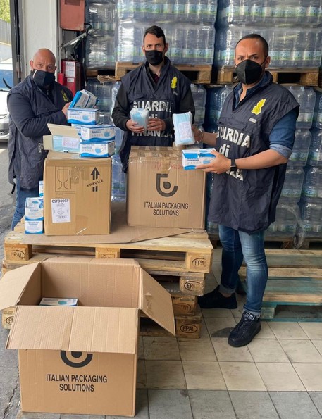 Covid: sequestrate oltre 8.000 mascherine non a norma