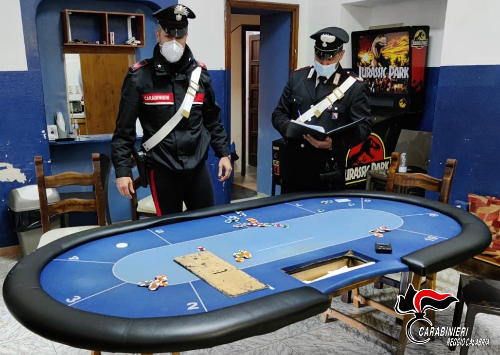 Bisca clandestina in tempo di covid-19, denunciato il responsabile. Sanzionati i presenti per assembramento