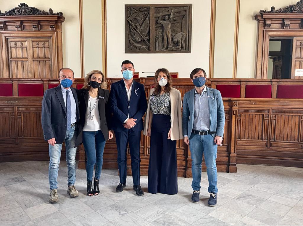 Reggio Calabria – Giornata mondiale della fibromialgia, il Castello Aragonese si illumina di viola