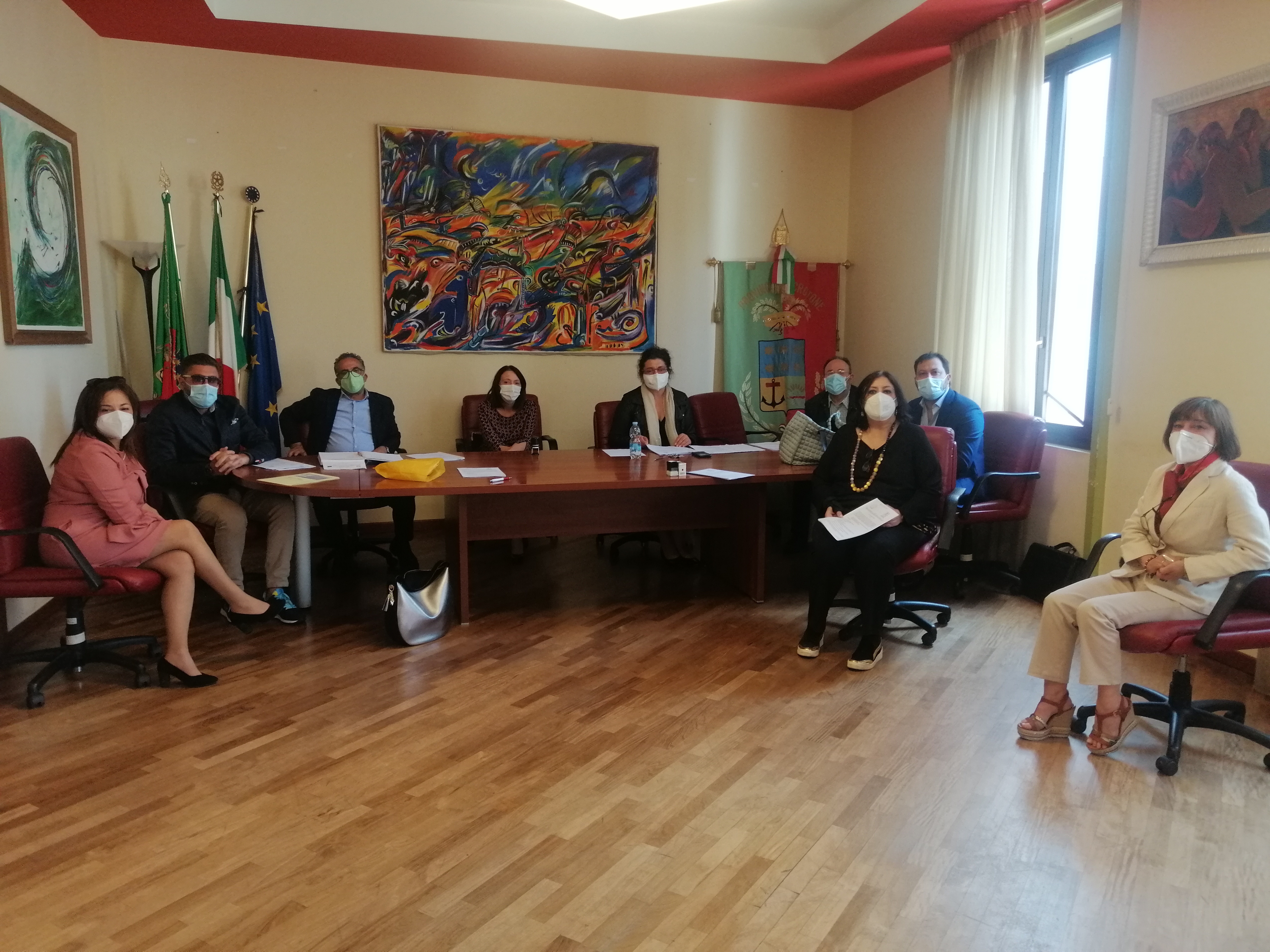 Crotone – Stipulate le convenzioni con gli Istituti di Istruzione Superiore per l’attivazione dei servizi di assistenza a favore degli alunni disabili